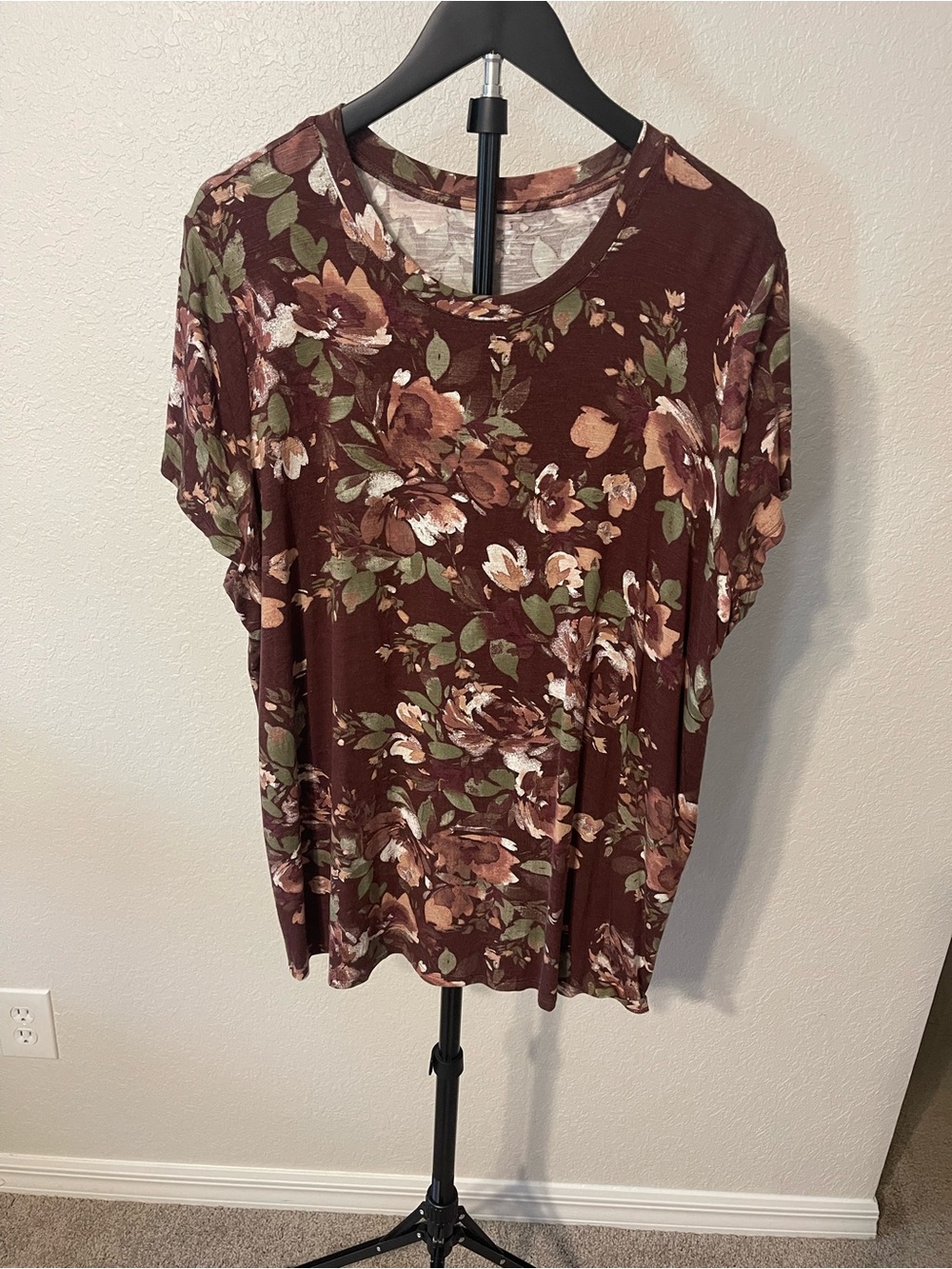 Floral Short Sleeve Blouse in Burgundy